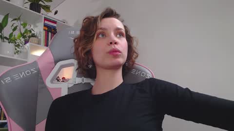 Snapshot of milly_ross23 chatting on February 1, 2025, 10:15 am Milly online show from February 1, 2025, 10:15 am