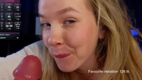 Snapshot of milly_shy chatting on March 4, 2025, 10:02 am Milly online show from March 4, 2025, 10:02 am