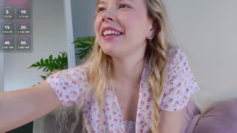 Snapshot of milly_shy chatting on June 4, 2026, 6:52 am Milly online show from June 4, 2026, 6:52 am