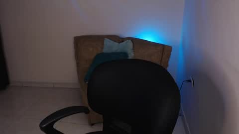 Snapshot of millyx_ chatting on May 18, 2026, 11:21 pm Emily online show from May 18, 2026, 11:21 pm