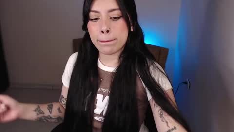 Snapshot of millyx_ chatting on May 19, 2026, 1:56 am Emily online show from May 19, 2026, 1:56 am