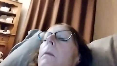 miloanj online show from April 28, 2026, 5:34 am