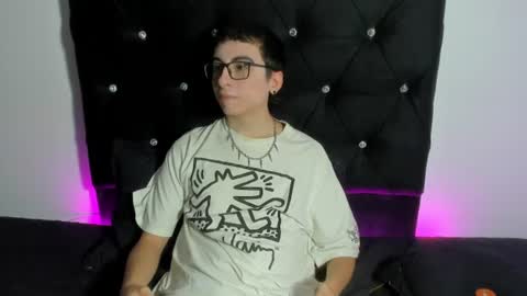Snapshot of milogm_ chatting on July 6, 2026, 8:22 pm milogm_ online show from July 6, 2026, 8:22 pm