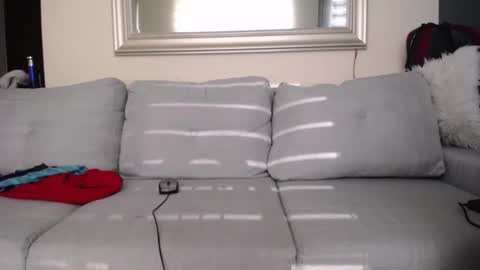 miloslove online show from September 22, 2025, 12:40 pm