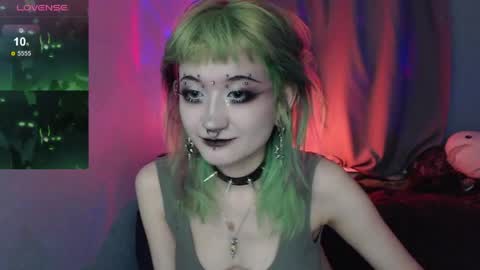 milten_trish online show from May 17, 2026, 11:23 pm