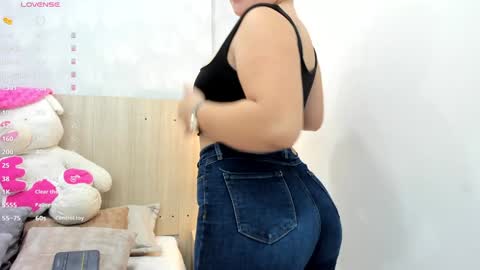 Milu Gomez online show from December 15, 2024, 7:21 pm