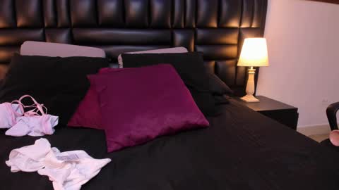 Milu Wallace  online show from February 13, 2025, 10:00 pm