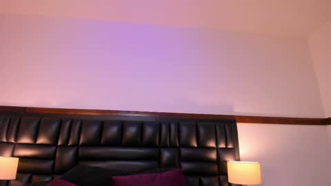 Milu Wallace  online show from February 27, 2025, 1:59 am