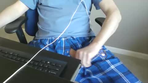 milwaukeebadger24 online show from April 25, 2026, 3:42 pm