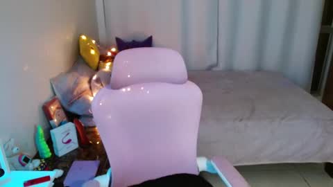 mily_milk_ online show from March 2, 2025, 8:16 am