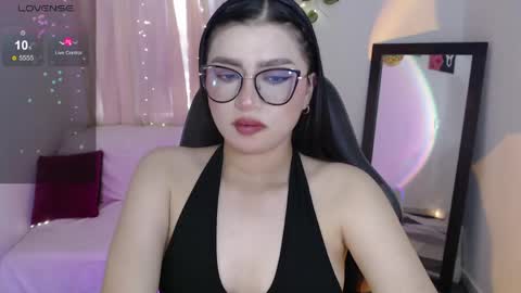 Snapshot of mily_thomson_b chatting on June 4, 2026, 10:27 pm Mily online show from June 4, 2026, 10:27 pm