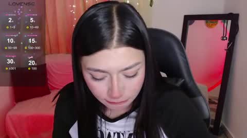 Snapshot of mily_thomson_b chatting on June 11, 2026, 2:53 am Mily online show from June 11, 2026, 2:53 am