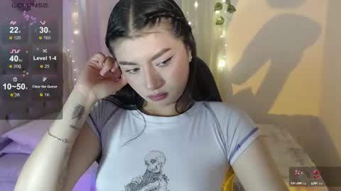 Snapshot of mily_thomson_b chatting on July 5, 2026, 10:28 pm Mily online show from July 5, 2026, 10:28 pm
