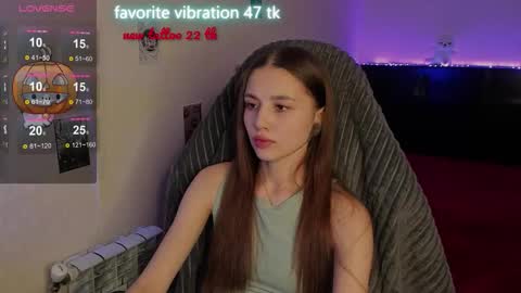 Snapshot of milyamess chatting on November 3, 2025, 5:25 pm Emily online show from November 3, 2025, 5:25 pm