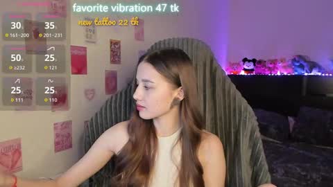 Snapshot of milyamess chatting on June 7, 2026, 6:22 pm Emily online show from June 7, 2026, 6:22 pm