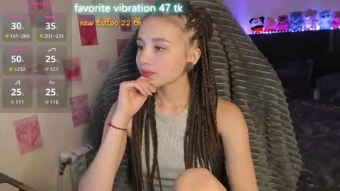 Snapshot of milyamess chatting on August 5, 2026, 5:05 pm Emily online show from August 5, 2026, 5:05 pm