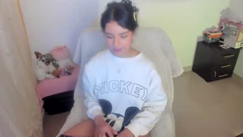 Mimii  online show from June 19, 2026, 3:44 am