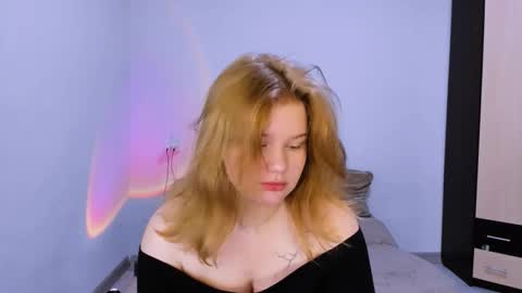 hi Im Mina  online show from November 30, 2025, 1:31 am