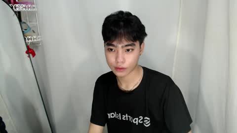 mingkla_man online show from June 7, 2026, 11:25 am