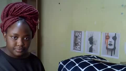 mini_karee online show from February 18, 2026, 3:41 pm