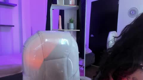 miniadelf online show from April 15, 2026, 9:26 pm