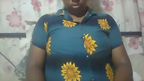 Snapshot of minie4tina chatting on December 19, 2024, 11:29 am Minie4Tina online show from December 19, 2024, 11:29 am