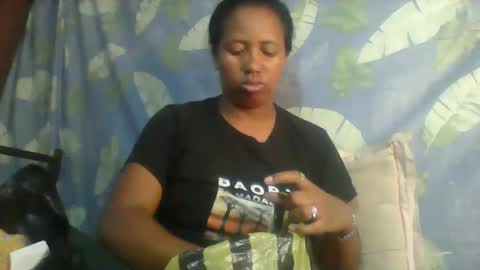 Snapshot of minie4tina chatting on February 13, 2025, 7:13 am Minie4Tina online show from February 13, 2025, 7:13 am