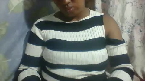 Snapshot of minie4tina chatting on February 15, 2025, 6:01 pm Minie4Tina online show from February 15, 2025, 6:01 pm