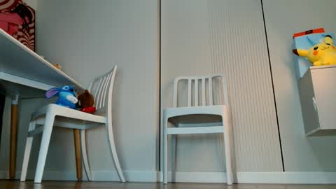 Minji online show from April 6, 2026, 1:01 pm