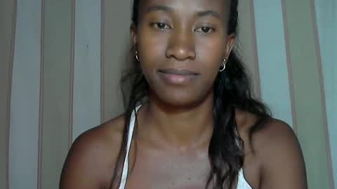 minouch211907 online show from February 12, 2025, 10:37 pm