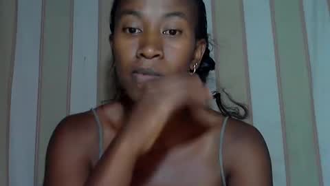 minouch211907 online show from February 13, 2025, 5:33 pm