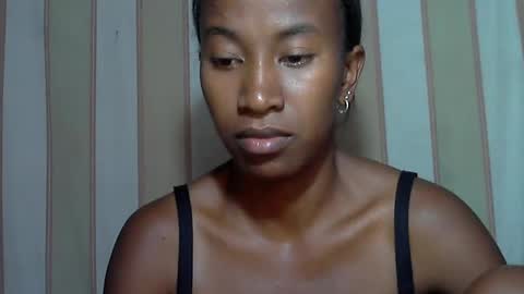 minouch211907 online show from February 20, 2025, 6:35 pm