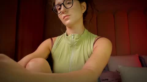Snapshot of mira_kraviz chatting on July 26, 2026, 6:37 pm Mira online show from July 26, 2026, 6:37 pm