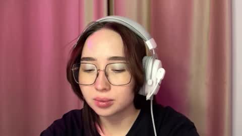 mira_light_ online show from October 7, 2025, 4:04 pm