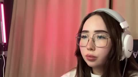 mira_light_ online show from October 10, 2025, 3:22 pm