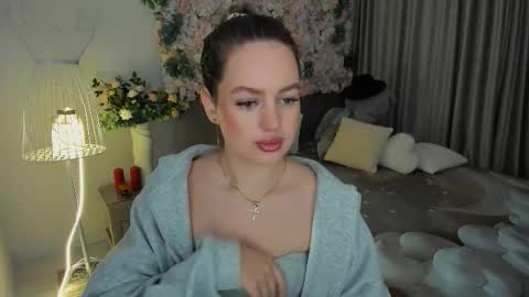 Emma online show from November 14, 2025, 7:34 pm