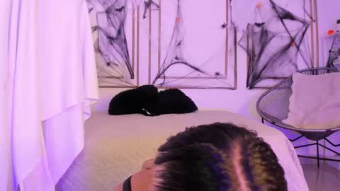 Miranda online show from November 2, 2025, 1:02 pm