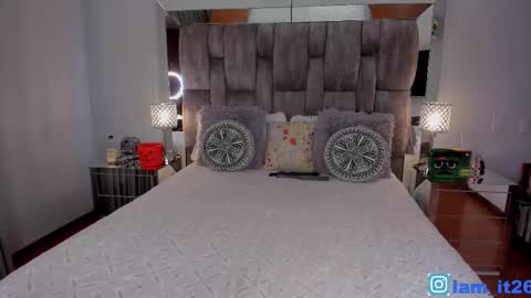 Snapshot of mirandacollins_ chatting on October 14, 2025, 11:38 pm Miranda online show from October 14, 2025, 11:38 pm