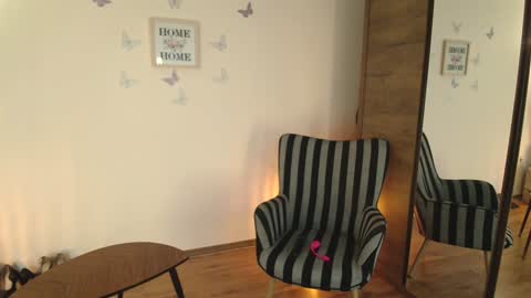 Snapshot of mirela_silver chatting on February 3, 2025, 6:24 am Mirela online show from February 3, 2025, 6:24 am