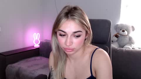 Snapshot of miri07 chatting on April 13, 2026, 6:19 am miri07 online show from April 13, 2026, 6:19 am