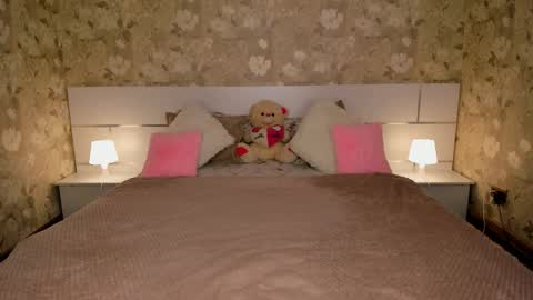 mishapallmer online show from April 9, 2026, 3:06 am