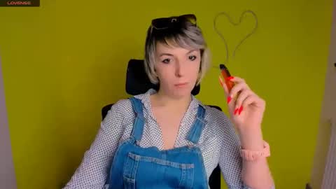 Snapshot of mishelle_blondie chatting on April 27, 2026, 3:10 pm Mishelle online show from April 27, 2026, 3:10 pm