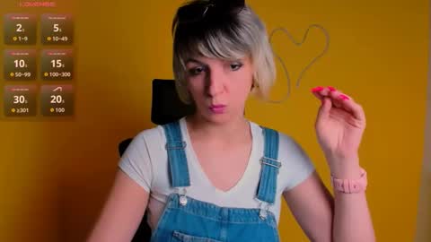 Snapshot of mishelle_blondie chatting on April 28, 2026, 6:13 pm Mishelle online show from April 28, 2026, 6:13 pm