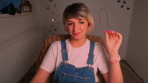 Snapshot of mishelle_blondie chatting on May 1, 2026, 4:33 pm Mishelle online show from May 1, 2026, 4:33 pm