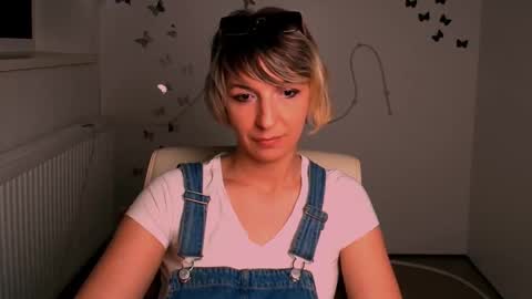 Snapshot of mishelle_blondie chatting on May 5, 2026, 6:49 pm Mishelle online show from May 5, 2026, 6:49 pm