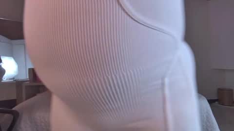 miss__ary_ online show from May 19, 2026, 11:49 am