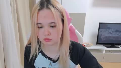 miss__selena online show from February 18, 2025, 8:25 pm