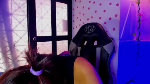 Akemi 3 online show from November 5, 2025, 1:22 pm