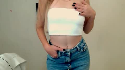 Snapshot of miss_angelina_ chatting on September 30, 2025, 5:56 am Angelina online show from September 30, 2025, 5:56 am