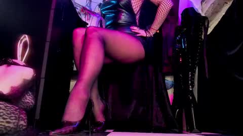 Snapshot of miss_asmodeus chatting on February 18, 2025, 10:25 pm missAsmodeus online show from February 18, 2025, 10:25 pm